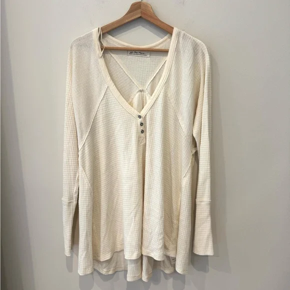 We The Free Citrine Ivory Knit Raw edge boho V-Neck Top M Oversized and relaxed - Picture 5 of 16